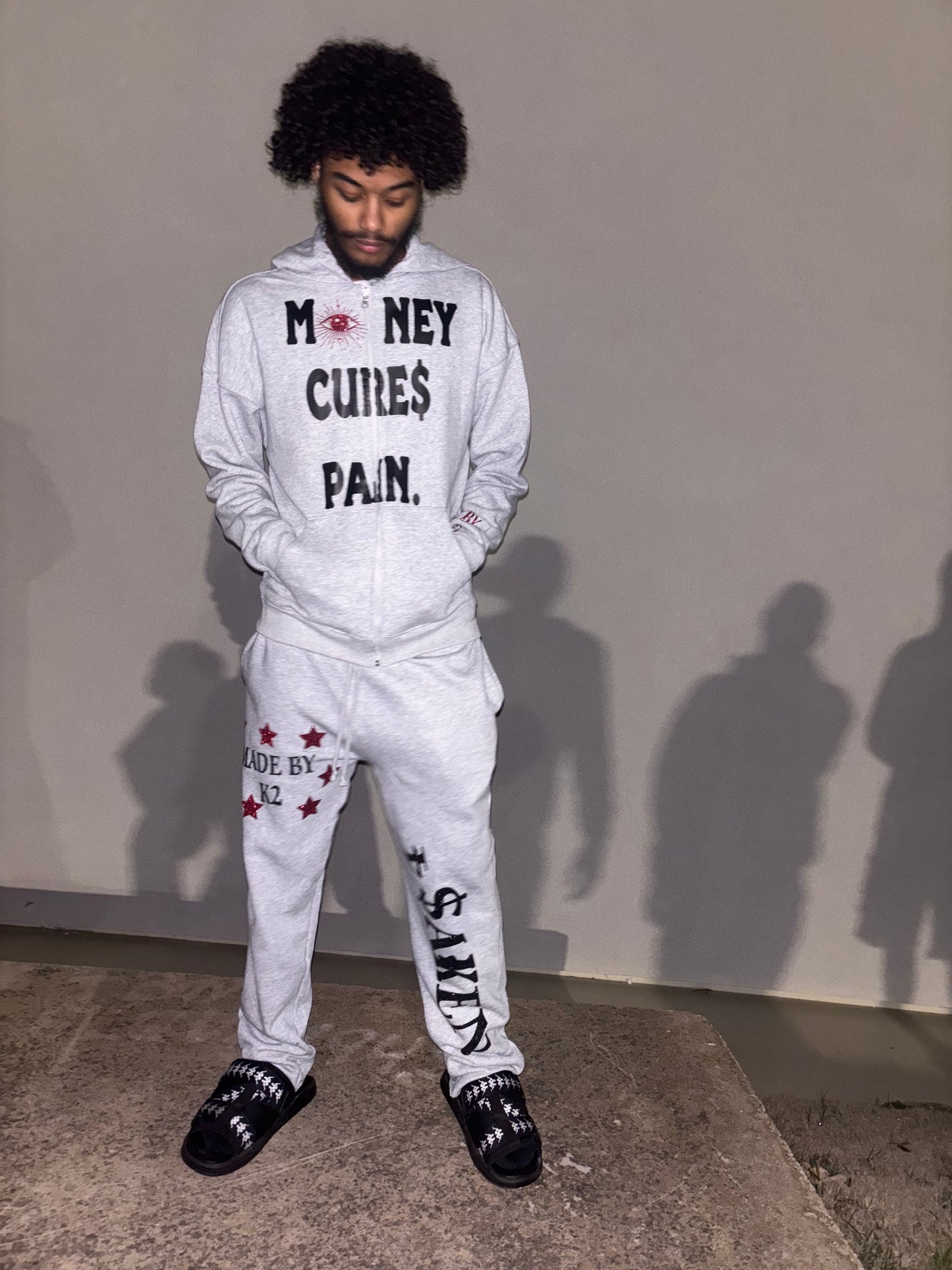 black eye of evil zip (gray)